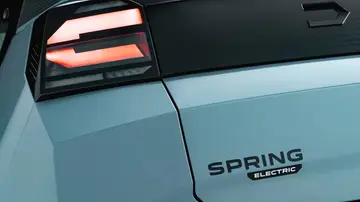 Dacia tenía un Spring de 100 CV hecho en China y lo ha cambiado por un 80 CV más grande y hecho en Europa por una buena razón Dacia tenía un Spring de 100 CV hecho en China y lo ha cambiado por un 80 CV más grande y hecho en Europa por una buena razón