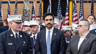 El alcalde de Nueva York, Zohran Mamdani, durante los actos con la Polic&iacute;a por motivo del 25 aniversario del 11S.