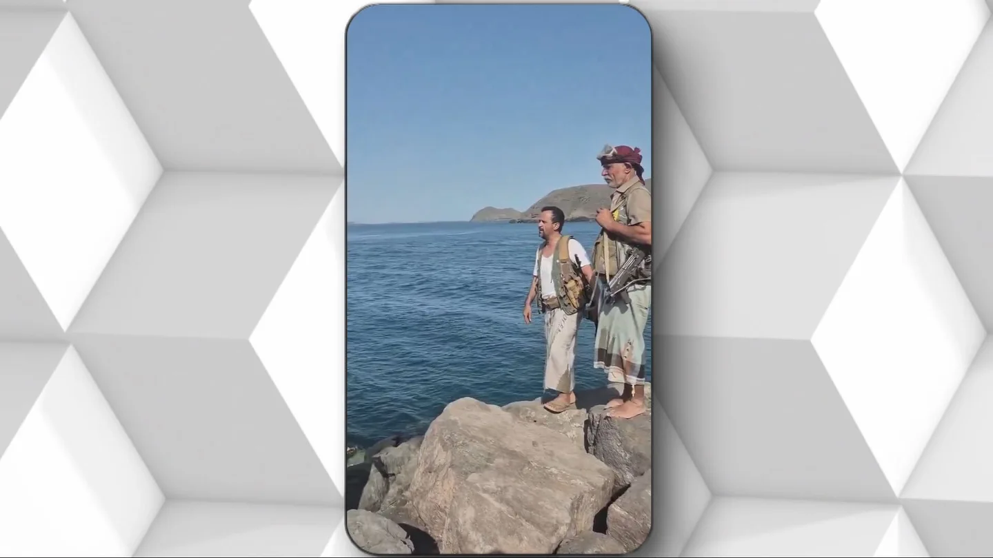 Dos hutíes en la isla de Perim Dos hutíes en la isla de Perim