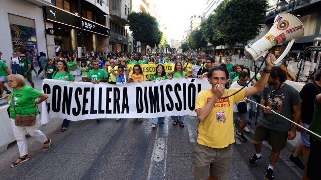 Los profesores de Valencia siguen en pie de guerra: vuelven a manifestarse por mejorar los salarios y bajar los ratios.