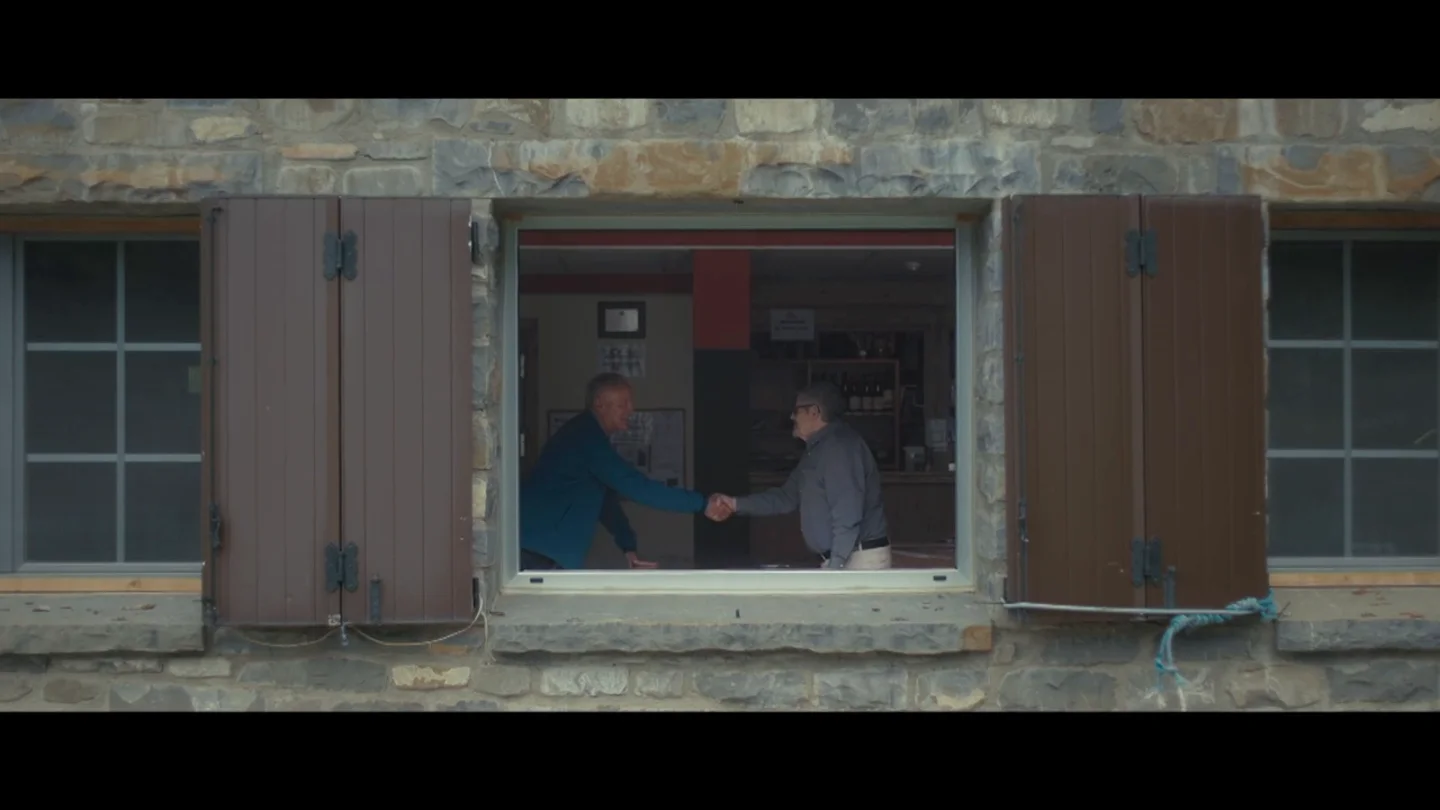 El abrazo entre una víctima de ETA y el hombre que asesinó a su familia, 40 años después: "Quiero mirarle a los ojos y pedirle perdón" El abrazo entre una víctima de ETA y el hombre que asesinó a su familia, 40 años después: "Quiero mirarle a los ojos y pedirle perdón"