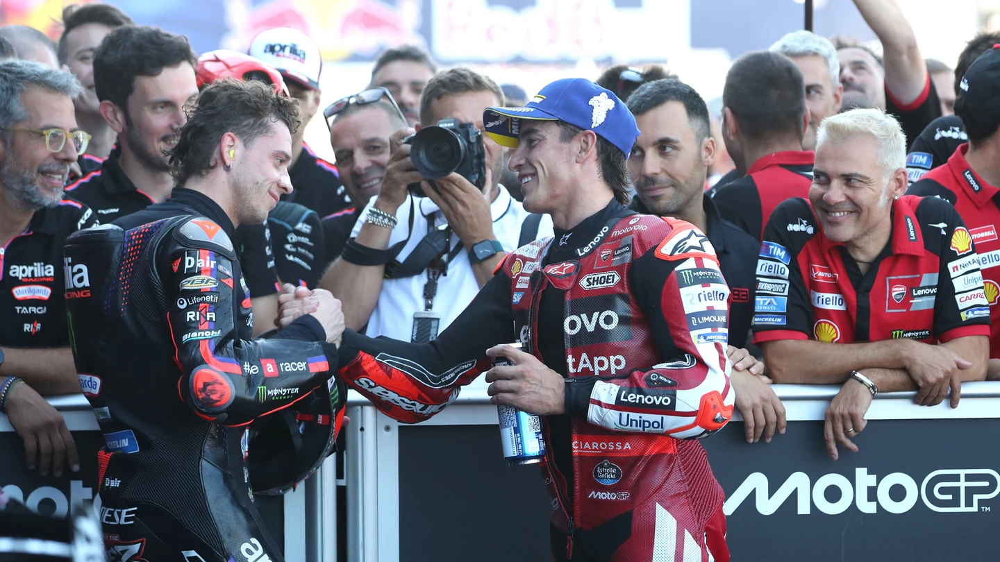 Marco Bezzecchi y Marc Márquez Marco Bezzecchi y Marc Márquez