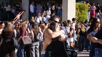 Minuto de silencio en la Universidad de Granada