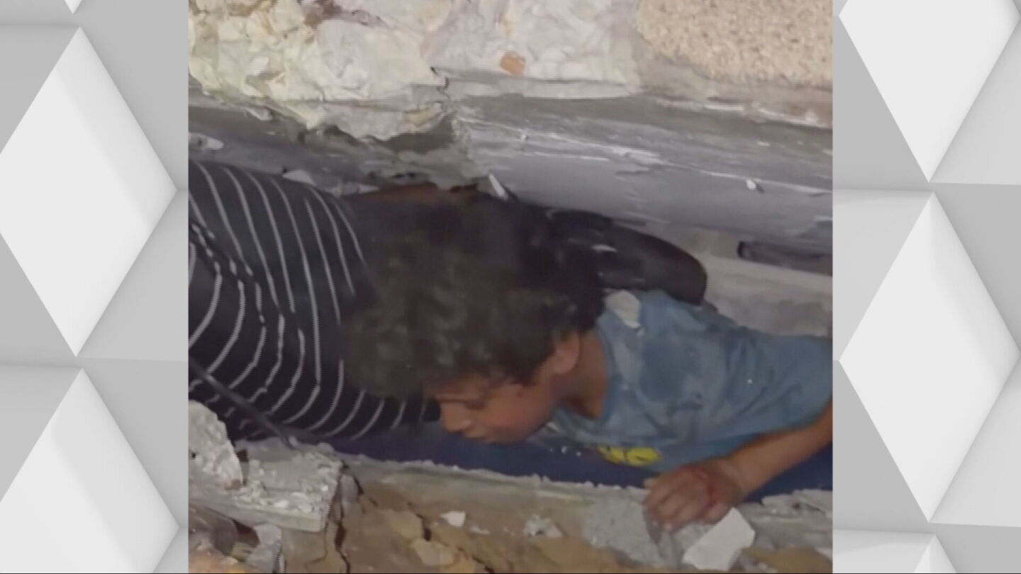 Al menos 20 palestinos mueren por el derrumbe de un edificio en la Franja de Gaza