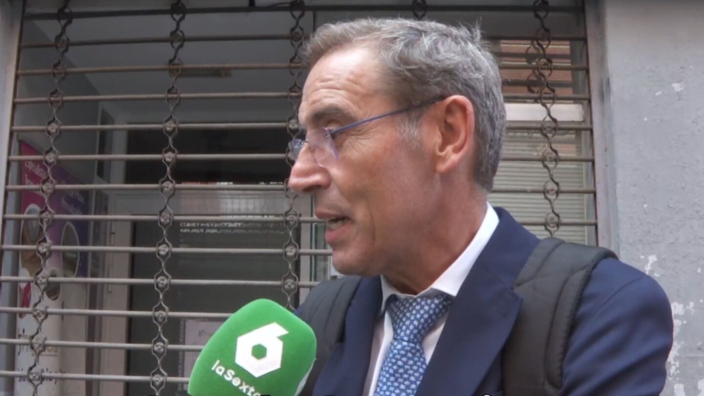 El cirujano del Hospital Ram&oacute;n y Cajal responde a la consejera.