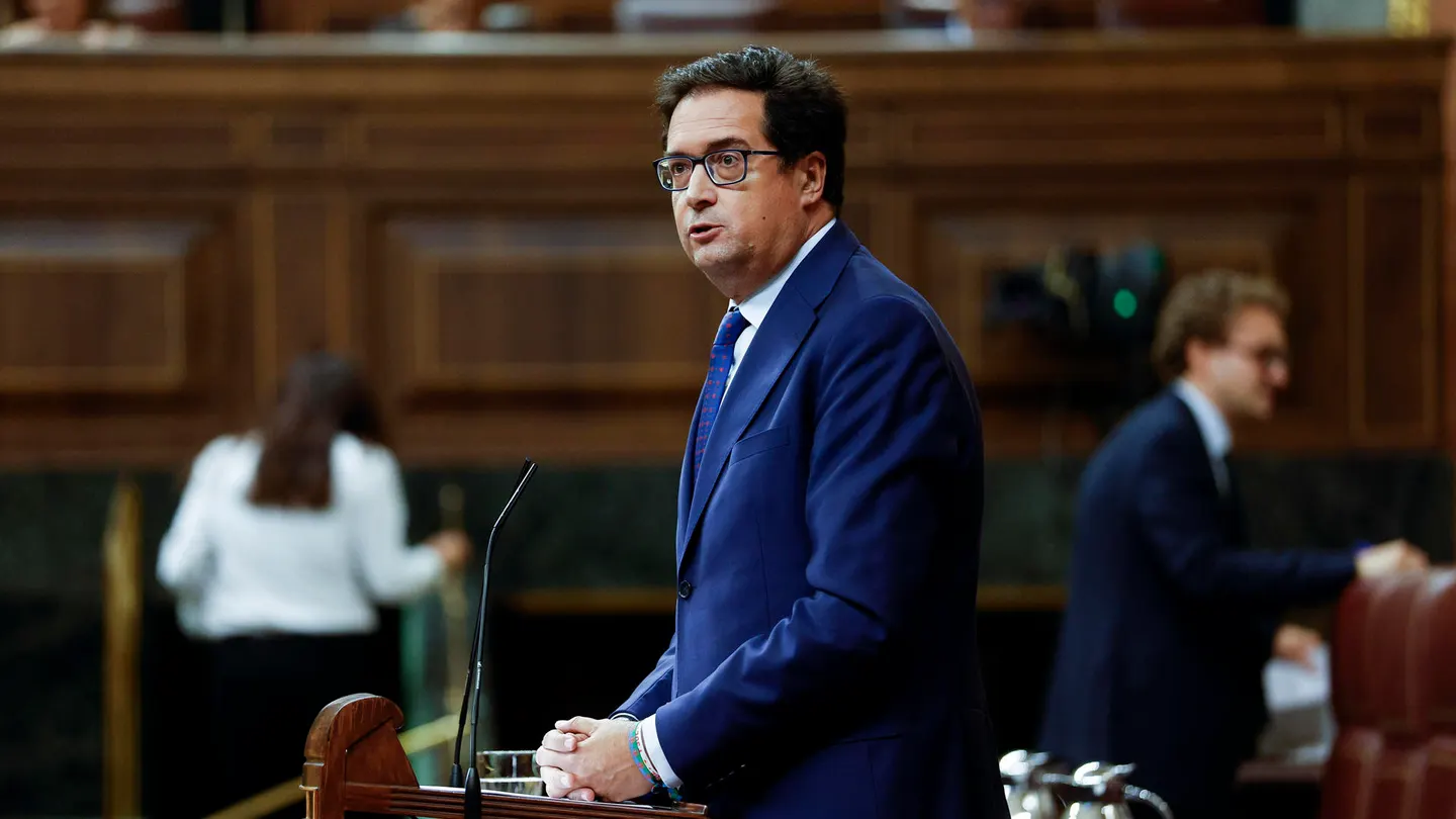 El ministro para la Transformación Digital, Óscar López interviene durante el pleno en el Congreso de los Diputados en Madrid, este miércoles. El ministro para la Transformación Digital, Óscar López interviene durante el pleno en el Congreso de los Diputados en Madrid, este miércoles.