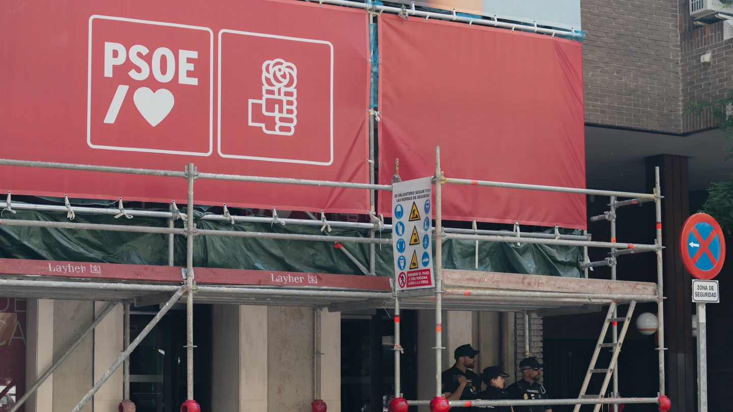 Policía Nacional en la sede del PSOE en Ferraz Policía Nacional en la sede del PSOE en Ferraz