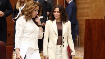 La presidenta de la Comunidad de Madrid, Isabel D&iacute;az Ayuso, y la consejera de Sanidad, F&aacute;tima Matute