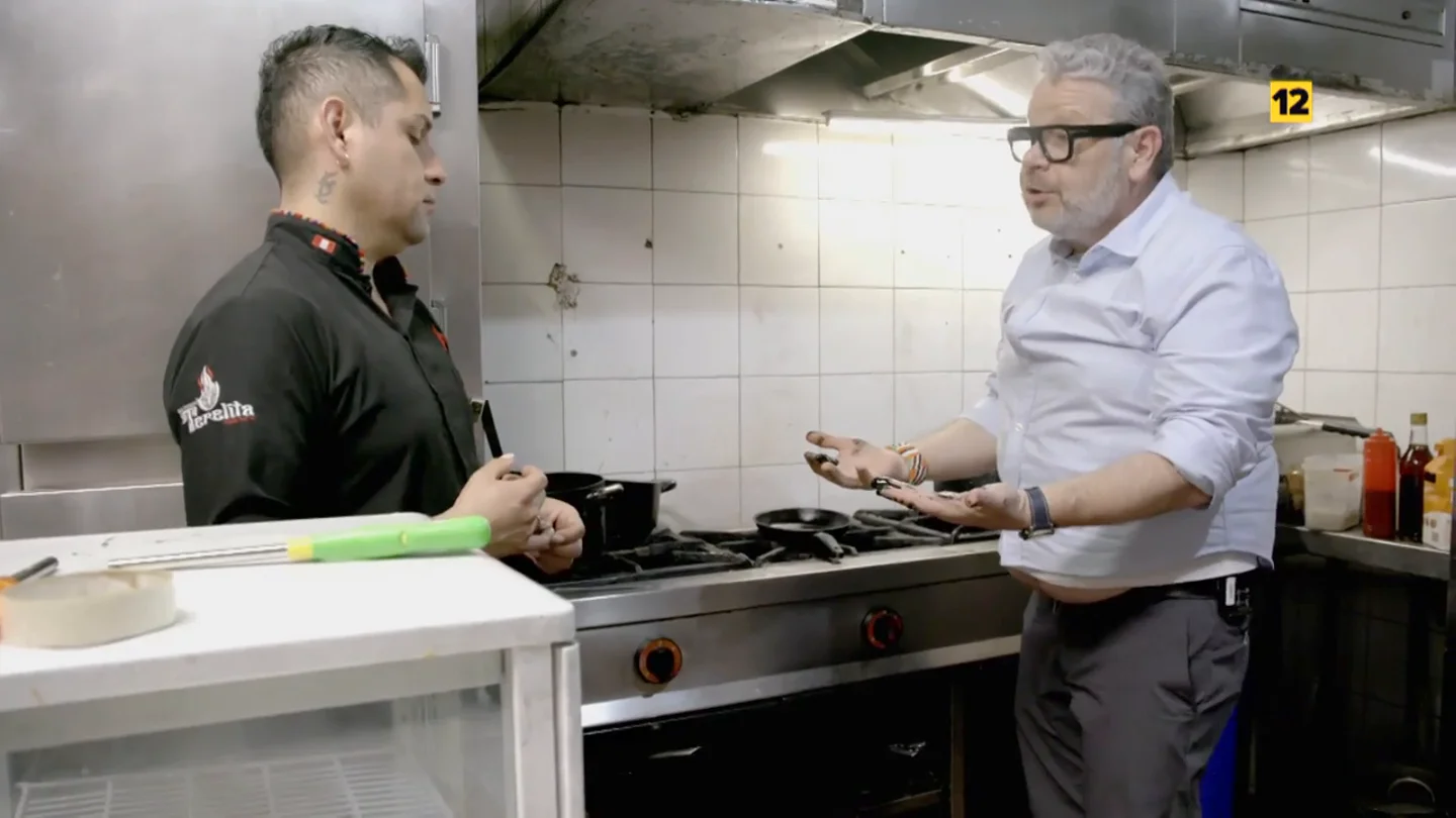 Hoy, en Pesadilla en la Cocina, Alberto Chicote visita un gastrobar peruano en Alcorcón con la campana más sucia de la historia Diez temporadas y todavía quedan situaciones inéditas por vivir, que sorprenderán hasta al mismísimo Chicote. Esta semana, descubrirá la campana de cocina más sucia de la historia del programa.