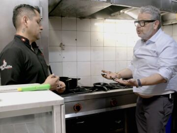 Hoy, en Pesadilla en la Cocina, Alberto Chicote visita un gastrobar peruano en Alcorc&oacute;n con la campana m&aacute;s sucia de la historia