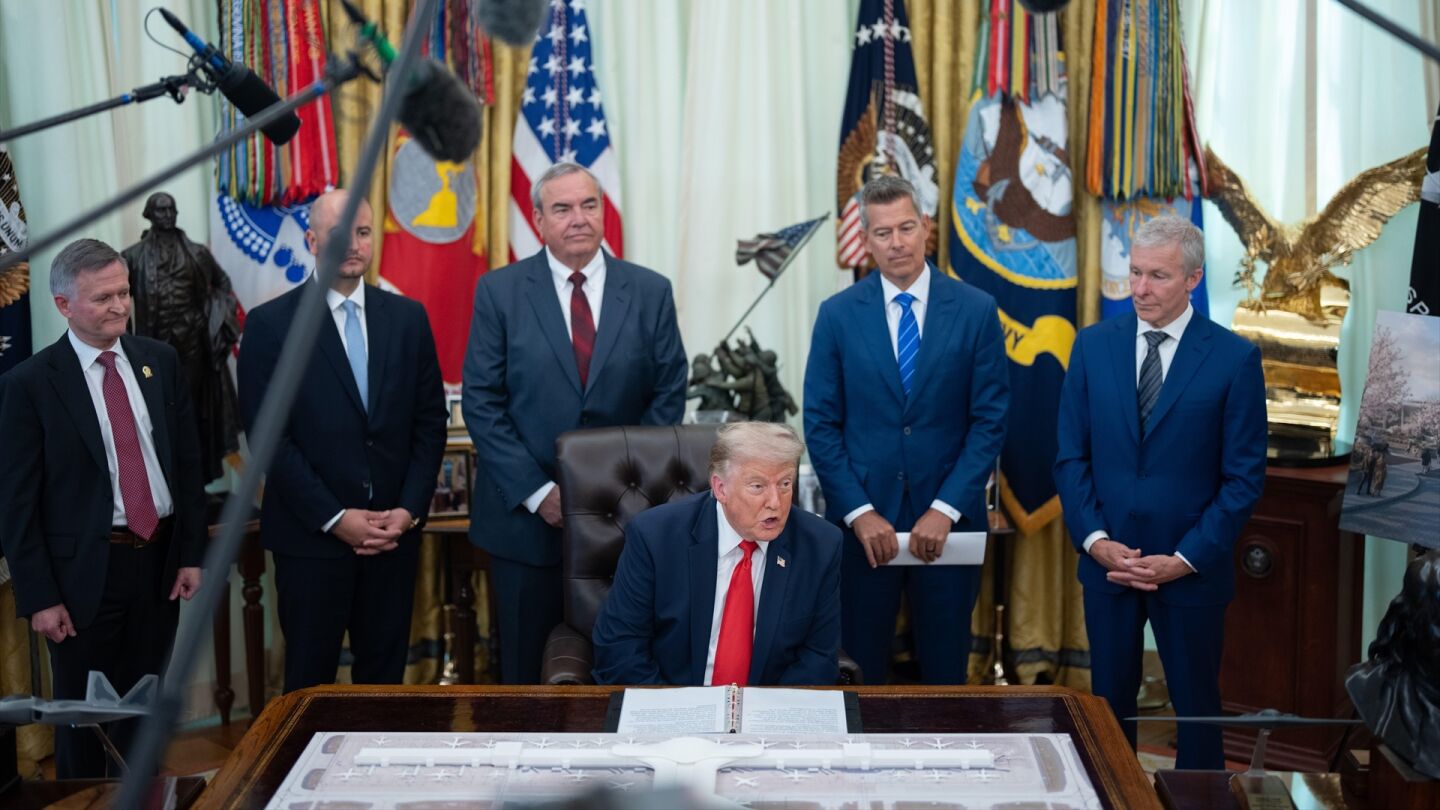 Trump y su particular persecuci&oacute;n a la prensa: de su obsesi&oacute;n por las "fake news" al veto de la Casa Blanca