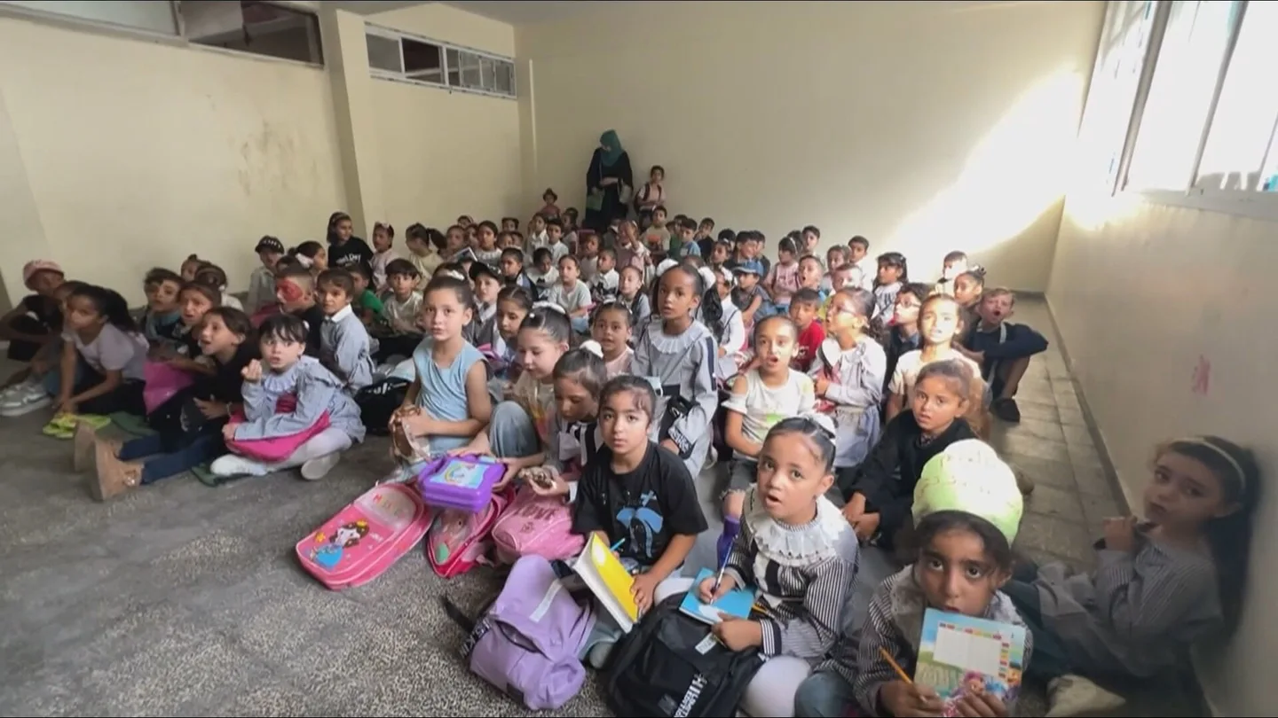 Los niños de Gaza vuelven a la escuela entre escombros y miedo tras casi tres años sin clases Los niños de Gaza vuelven a la escuela entre escombros y miedo tras casi tres años sin clases