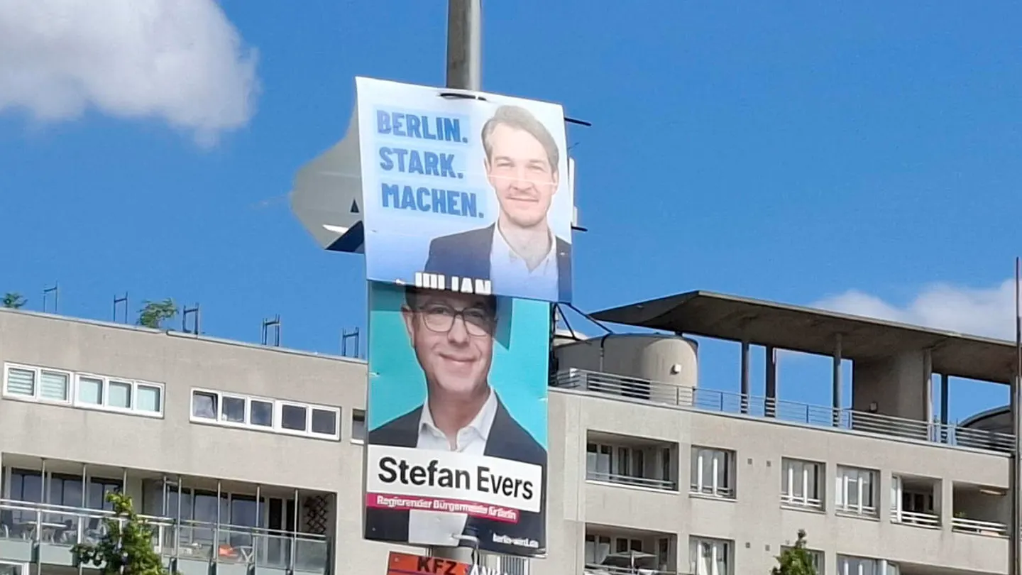 Imagen de carteles de dos candidatos a las regionales alemanas en Berlín Imagen de carteles de dos candidatos a las regionales alemanas en Berlín