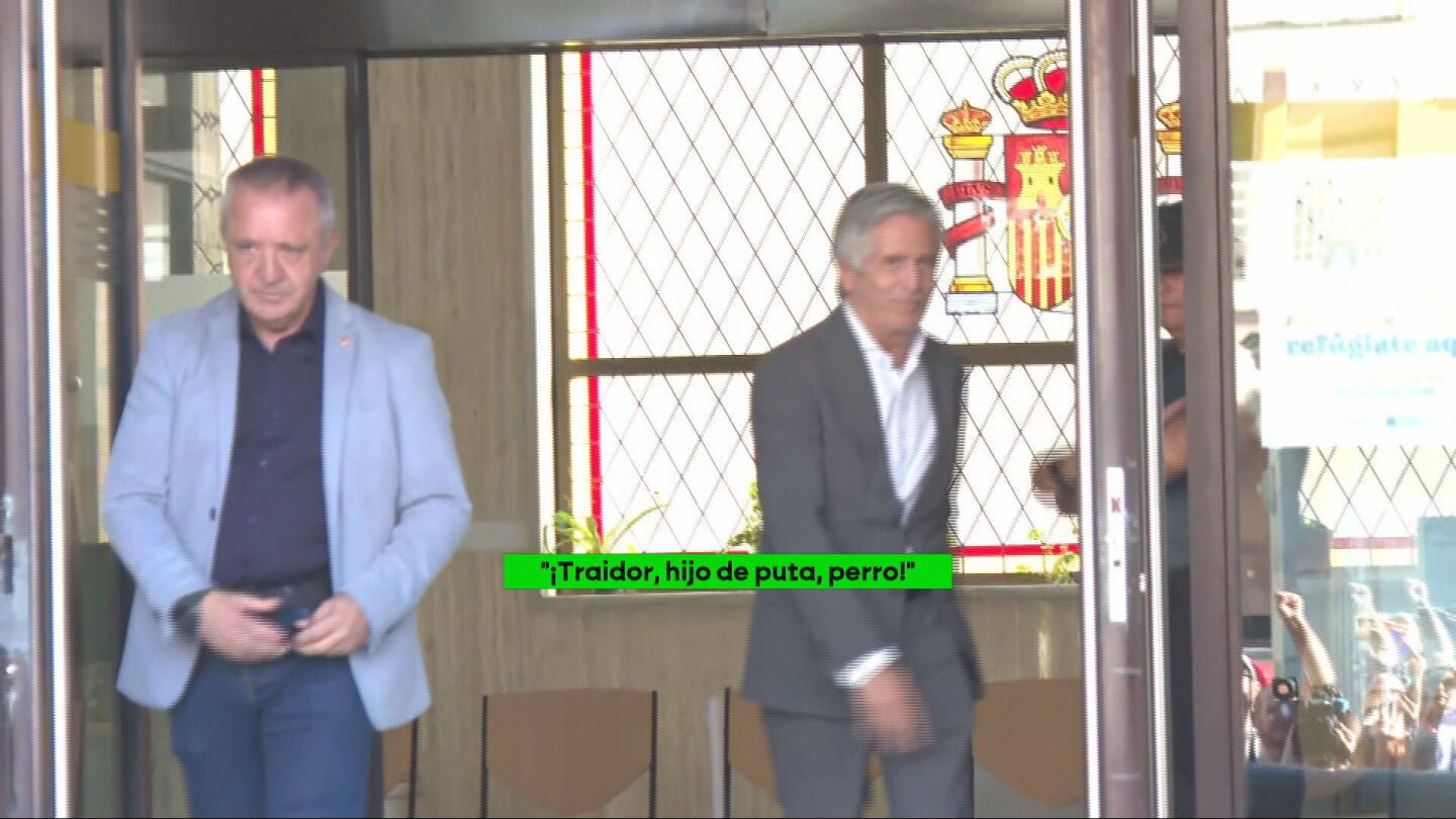 Entre abucheos, insultos de "maric&oacute;n", cobarde o traidor: as&iacute; han recibido a Marlaska en Ceuta