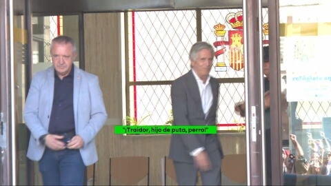 Entre abucheos, insultos de "maric&oacute;n", cobarde o traidor: as&iacute; han recibido a Marlaska en Ceuta