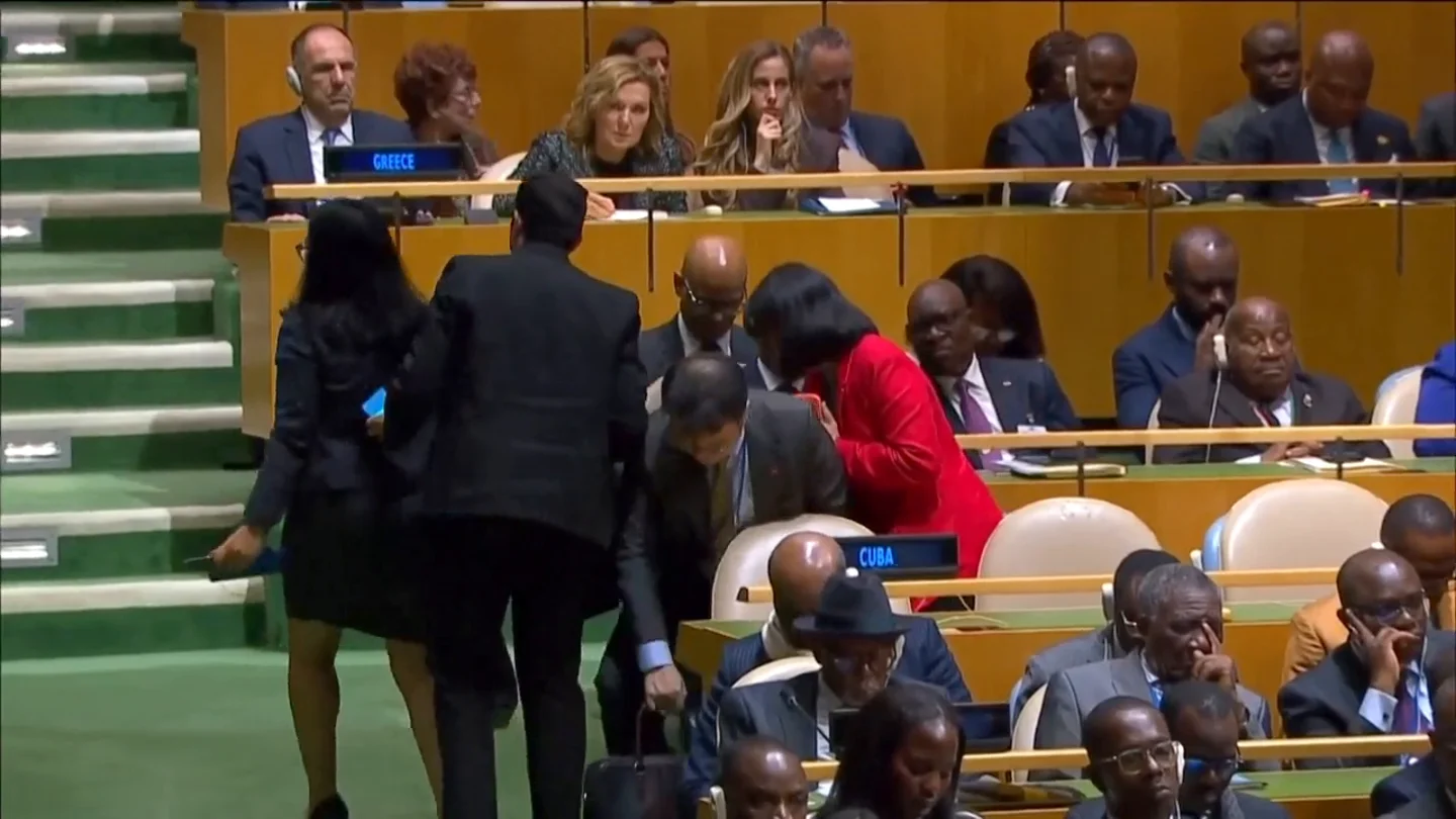 Cuba se levanta durante el discurso de Trump después de que les llamara "estado fallido" Cuba se levanta durante el discurso de Trump después de que les llamara "estado fallido"