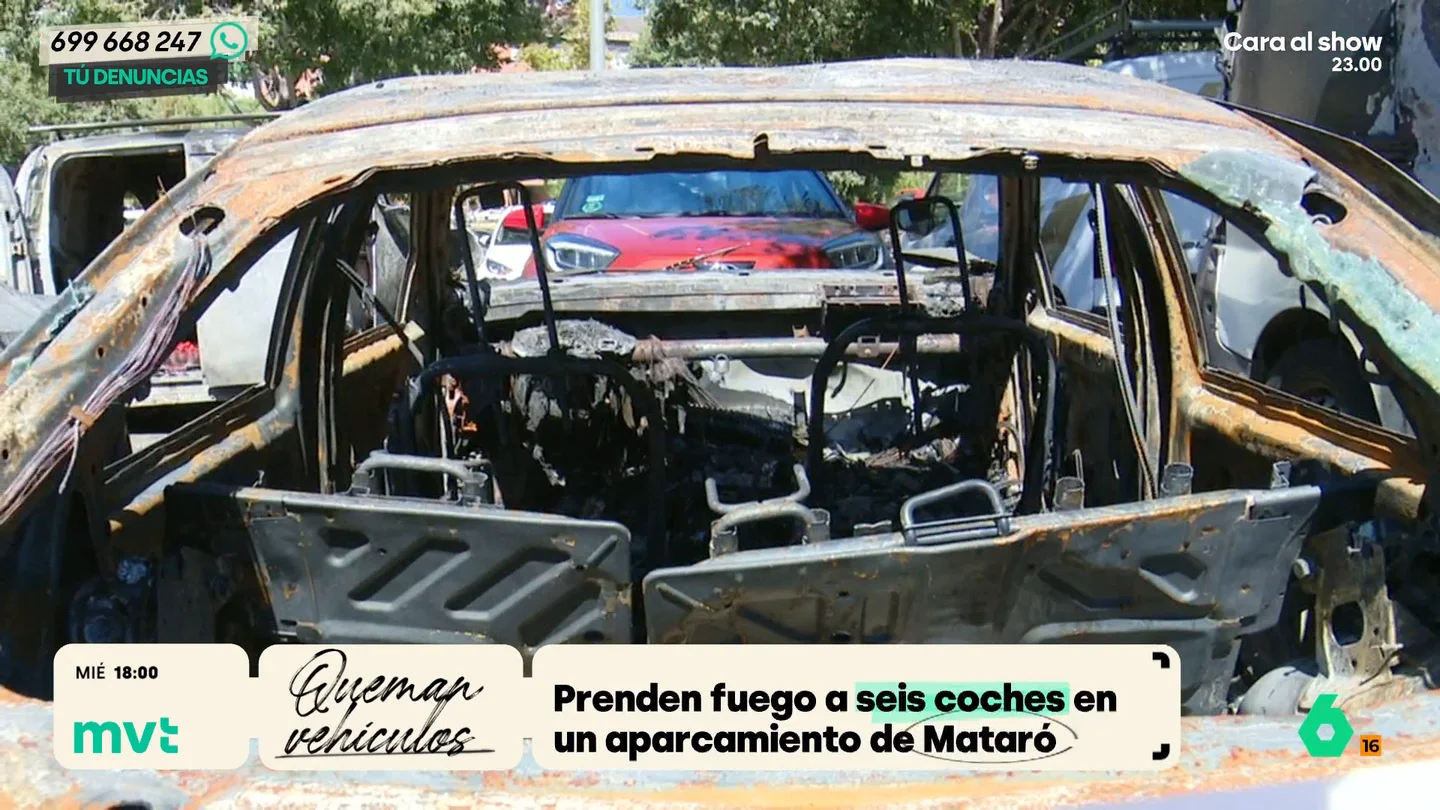 Prenden fuego a seis coches en un aparcamiento de Mataró (Barcelona) Los Mossos d'Esquadra están investigando este suceso para saber qué está ocurriendo debido a que no es la primera vez que aparecen coches calcinados en la zona.