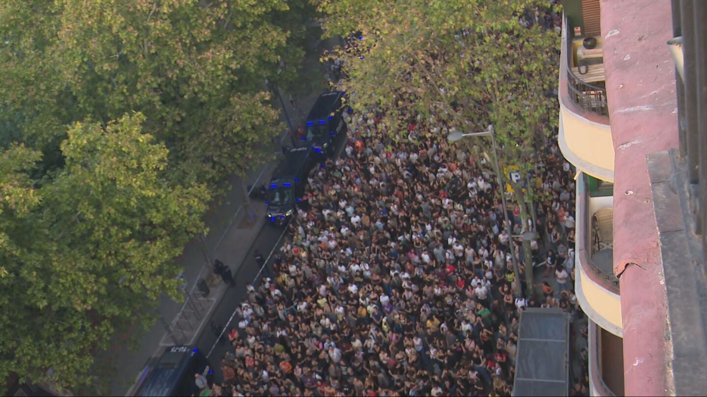Protesta por el desahucio de Maricarmen frente al &aacute;tico de Isabel D&iacute;az Ayuso