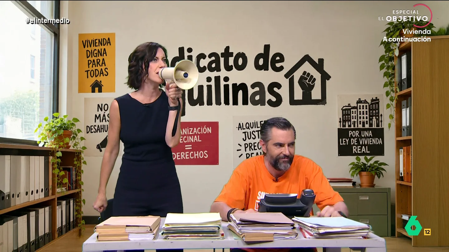'Ayuso' pide al Sindicato de Inquilinas que se manifieste por el 'desahucio' de su ático: "No me han dejado ni poner el felpudo" 'Isabel Díaz Ayuso' visita al Sindicato de Inquilinas indignada por lo que considera un 'desahucio' de su ático, que le ha llevado a un piso en Puerta del Hierro: "Eso no cuenta. Es con mi dinero y está lejísimos de casa de mi madre".