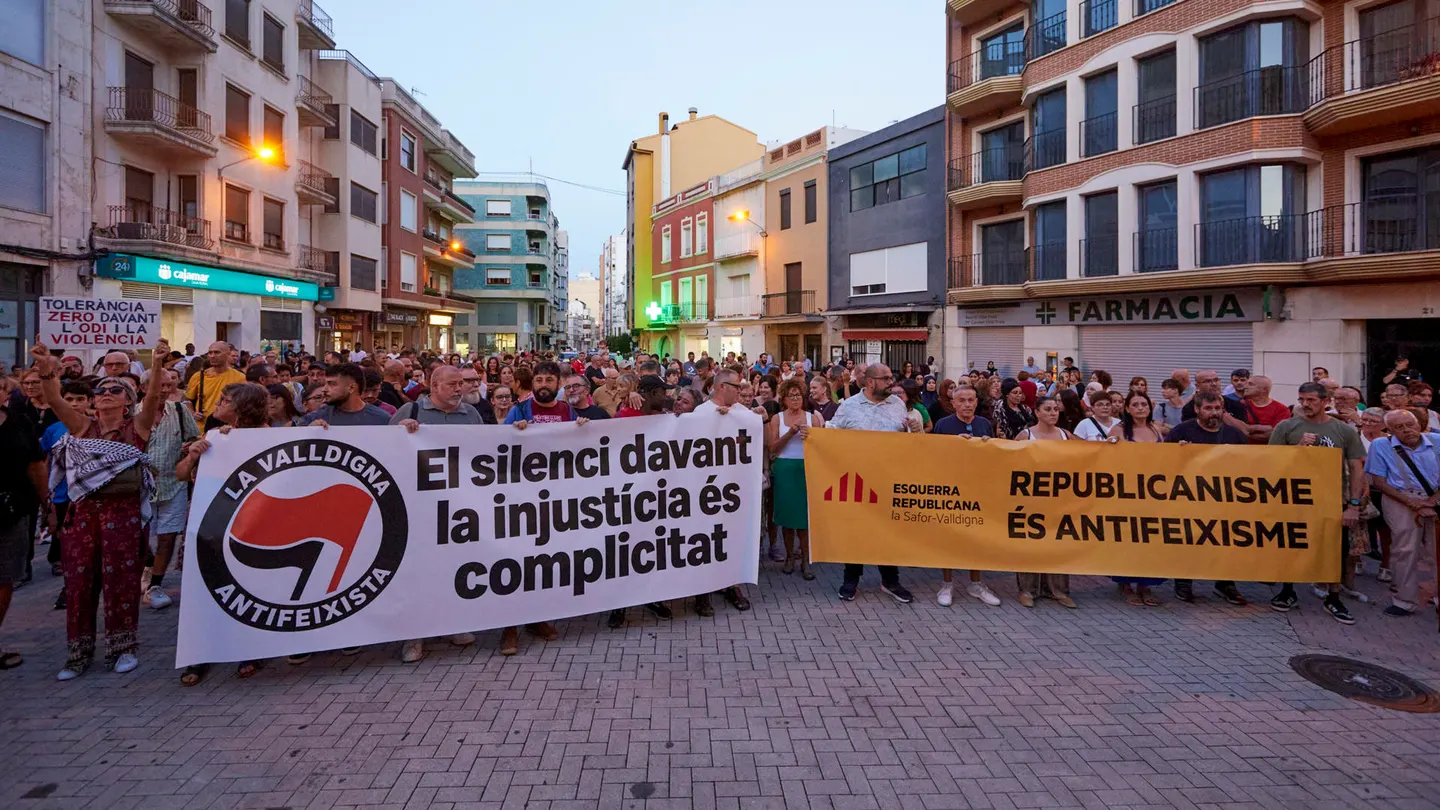 Concentración en Tavernes (Valencia) contra las agresiones racistas Concentración en Tavernes (Valencia) contra las agresiones racistas