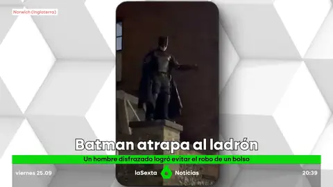 Batman de carne y hueso: un hombre detiene a un ladrón y recupera un bolso robado disfrazado como el superhéroe El conocido personaje de DC Comics cobró vida por unos instantes en Norwich, donde un hombre vestido de Batman consiguió atrapar a un ladrón que acababa de robar un bolso. Se encontraba en una fiesta de disfraces.