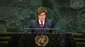Fotograf&iacute;a cedida por Naciones Unidas que muestra al presidente de Argentina, Javier Milei, hablando ante la Asamblea General de las Naciones Unidas