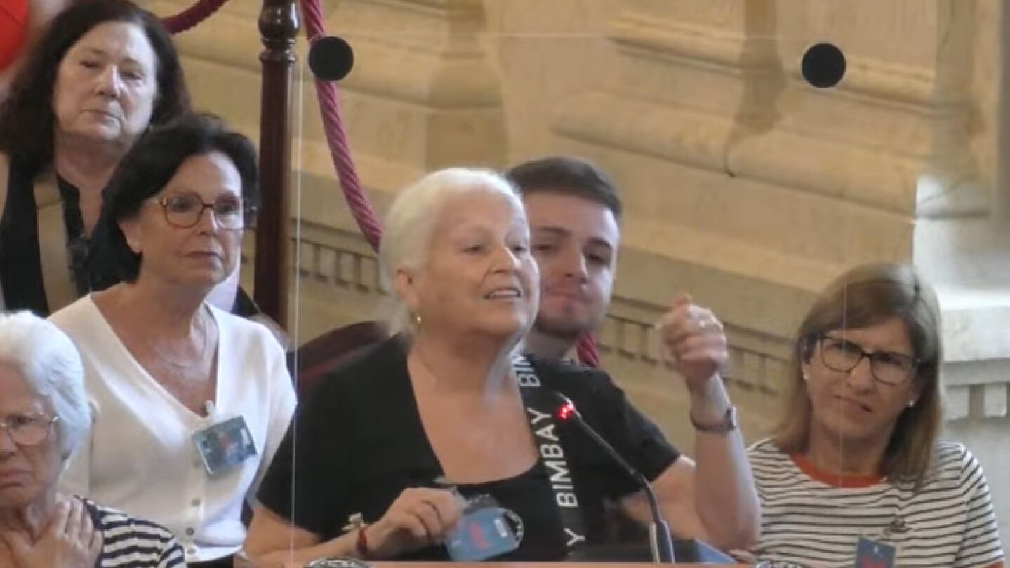 Teresa, desahuciada con 72 a&ntilde;os en M&aacute;laga, clama en el pleno contra el alcalde