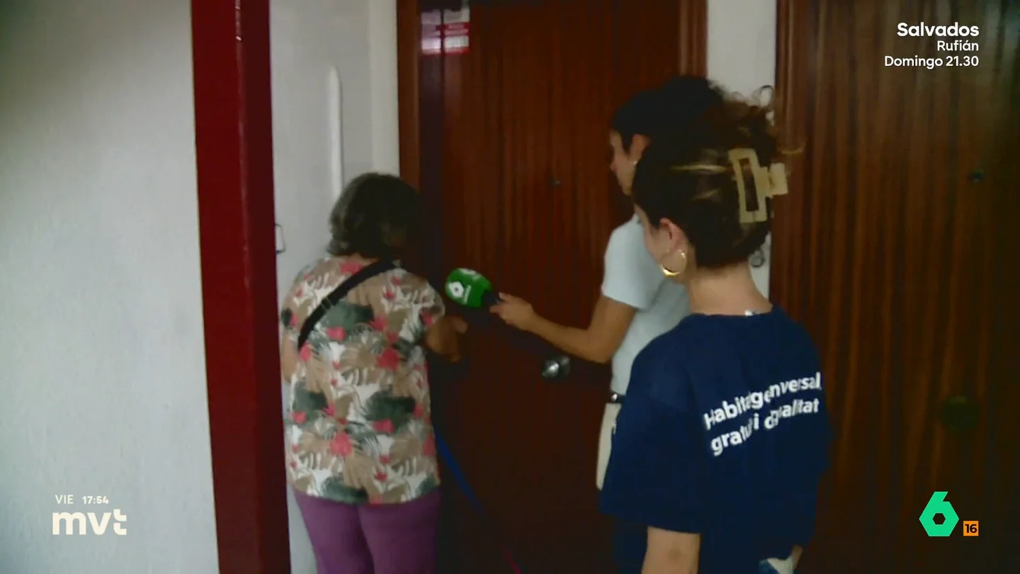 Un matrimonio de 81 y 74 años, al borde del desahucio: avalaron a su hijo y ahora el banco les reclama su piso Un matrimonio de 81 y 74 años de Badalona está al borde del desahucio. Avalaron a su hijo y cuando este no pudo pagar la hipoteca, fue desahuciado. Ahora el banco también les reclama a ellos la casa en la que viven desde hace 40 años.