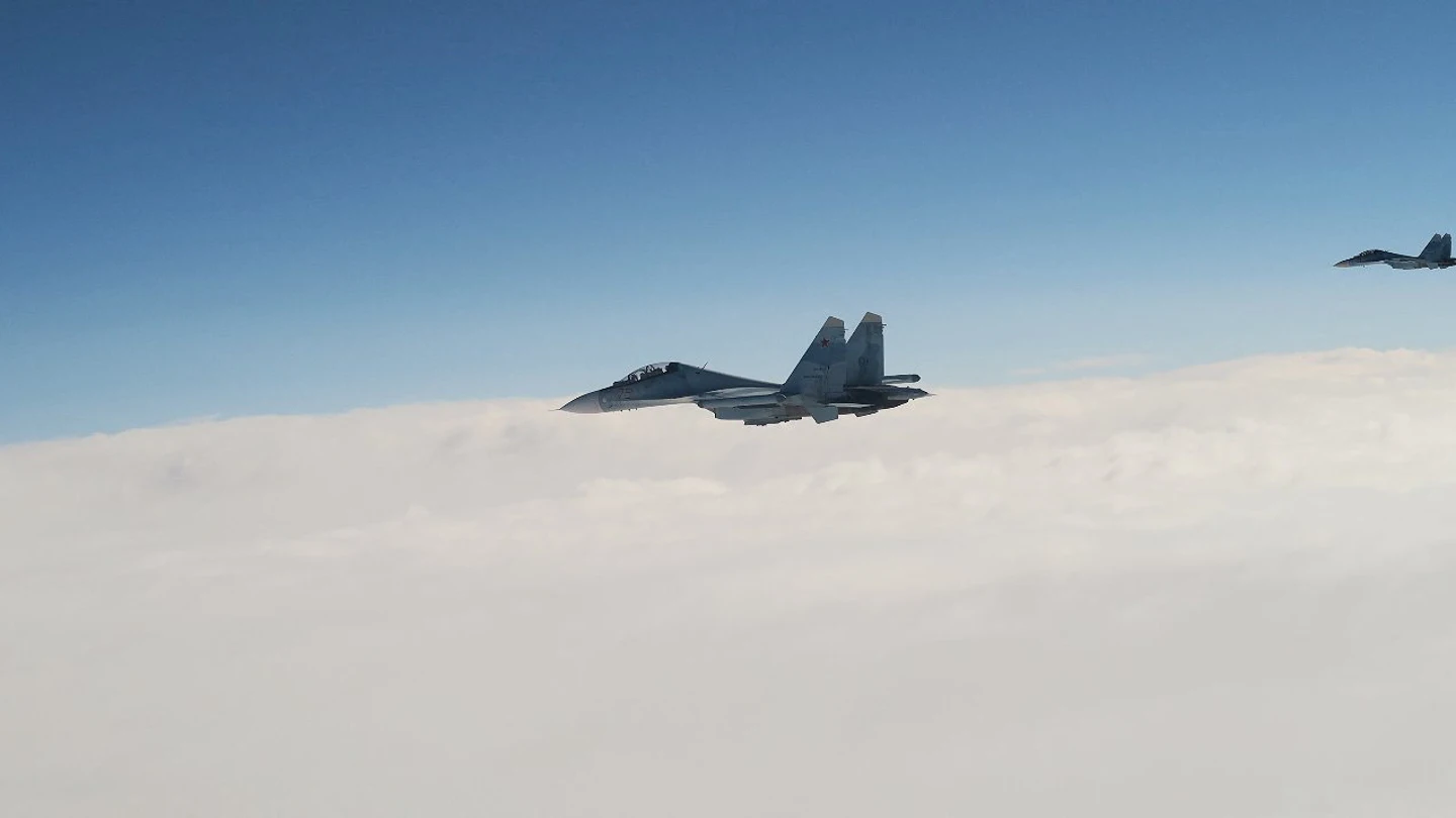 Cazas rusos vuelan en el espacio aéreo internacional sobre el golfo de Finlandia. Cazas rusos vuelan en el espacio aéreo internacional sobre el golfo de Finlandia.