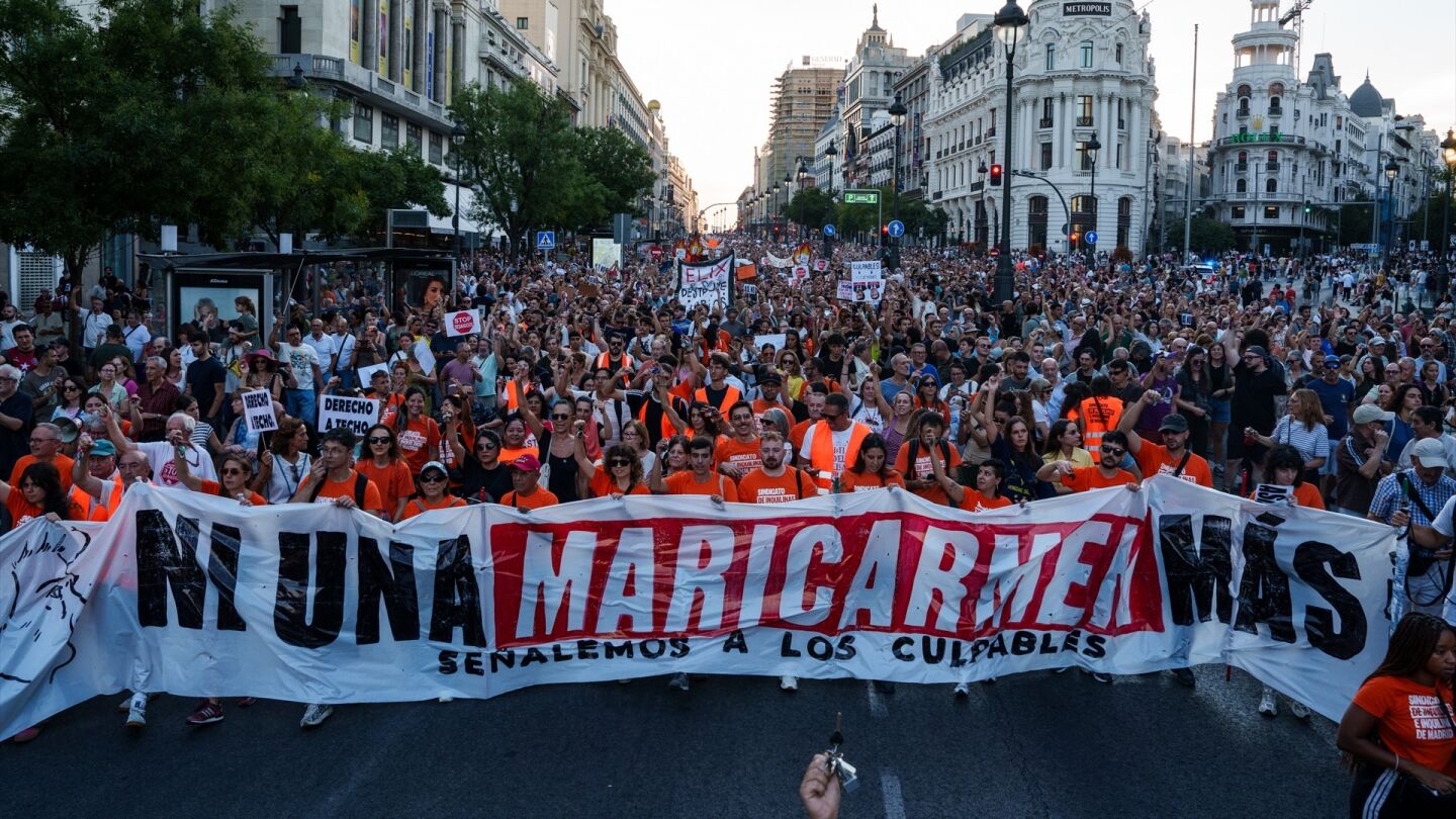 Miles de personas inundan las calles de Madrid tras el desahucio de Maricarmen