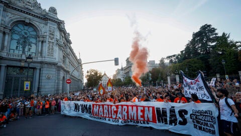 Manifestaci&oacute;n de apoyo a Maricarmen, la anciana desahuciada el pasado mi&eacute;rcoles en el distrito de Retiro, convocada por el Sindicato de Inquilinas e Inquilinos de Madrid, en la que pretende "se&ntilde;alar a los responsables" del desahucio de esta mujer de 87 a&ntilde;os de la vivienda en que resid&iacute;a desde hace 70 a&ntilde;os, este s&aacute;bado en Madrid.