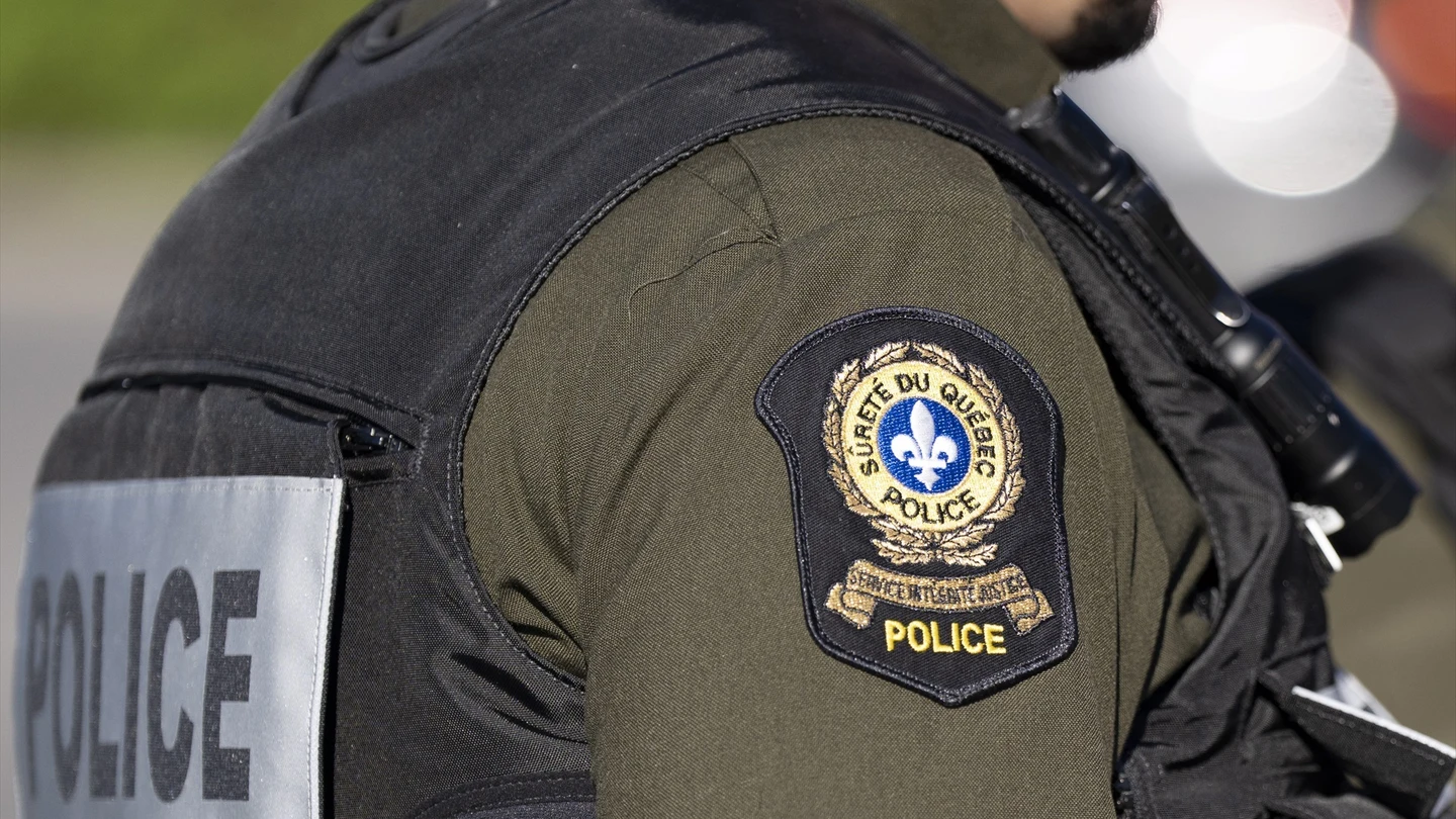 Imagen de archivo de un agente de policía de Quebec Imagen de archivo de un agente de policía de Quebec