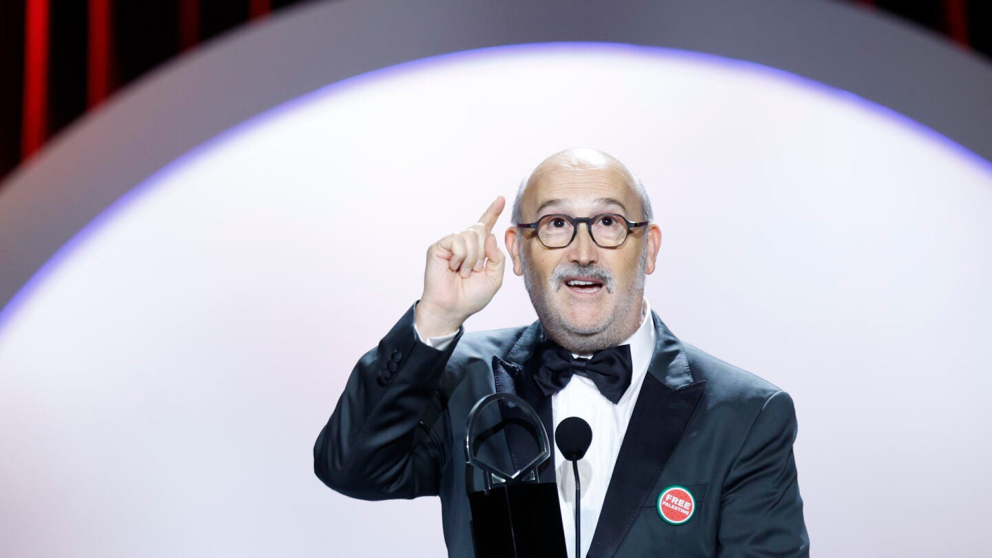 El actor Javier C&aacute;mara obtiene la Concha de Plata a la mejor interpretaci&oacute;n de reparto