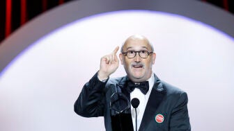 El actor Javier C&aacute;mara obtiene la Concha de Plata a la mejor interpretaci&oacute;n de reparto