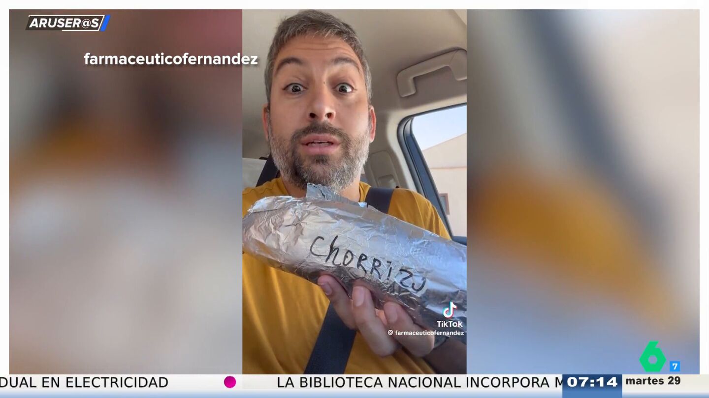 Le dan un bocata de 'chorrizo' en vez de chorizo y asegura que est&aacute; m&aacute;s bueno: "Pasa como con las cocretas y las alm&oacute;ndigas"