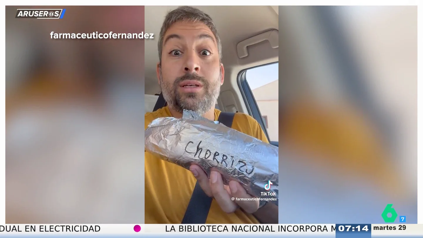 Le dan un bocata de 'chorrizo' en vez de chorizo y asegura que está más bueno: "Pasa como con las cocretas y las almóndigas" Le dan un bocata de 'chorrizo' en vez de chorizo y asegura que está más bueno: "Pasa como con las cocretas y las almóndigas"
