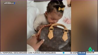 Rihanna publica por primera vez im&aacute;genes de su hija con motivo de su primer cumplea&ntilde;os: "No sin mi bolso"
