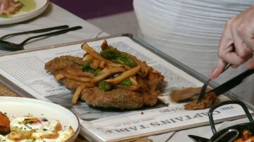Chicote reinventa la carta del Club Social Navahonda con nuevos platos y dos versiones de su cachopo