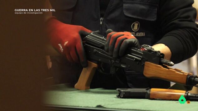 Armas autom&aacute;ticas, con munici&oacute;n "trazadora" e incluso A-47: as&iacute; es el arsenal que se usa en las Tres Mil 