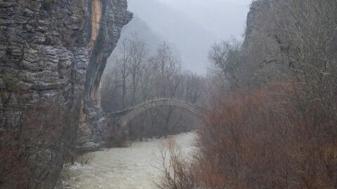 Puente en Zagori, Grecia