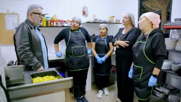  Alberto Chicote descubre que las cocineras del Club Social Navahonda nunca han trabajado en hosteler&iacute;a