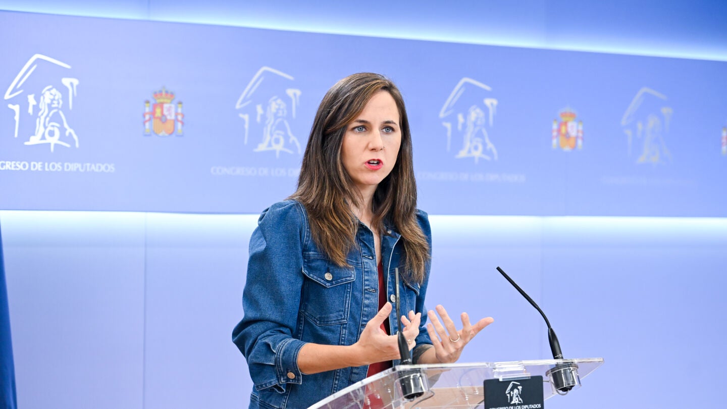 La secretaria general de Podemos, Ione Belarra, durante una rueda de prensa, en el Congreso de los Diputados