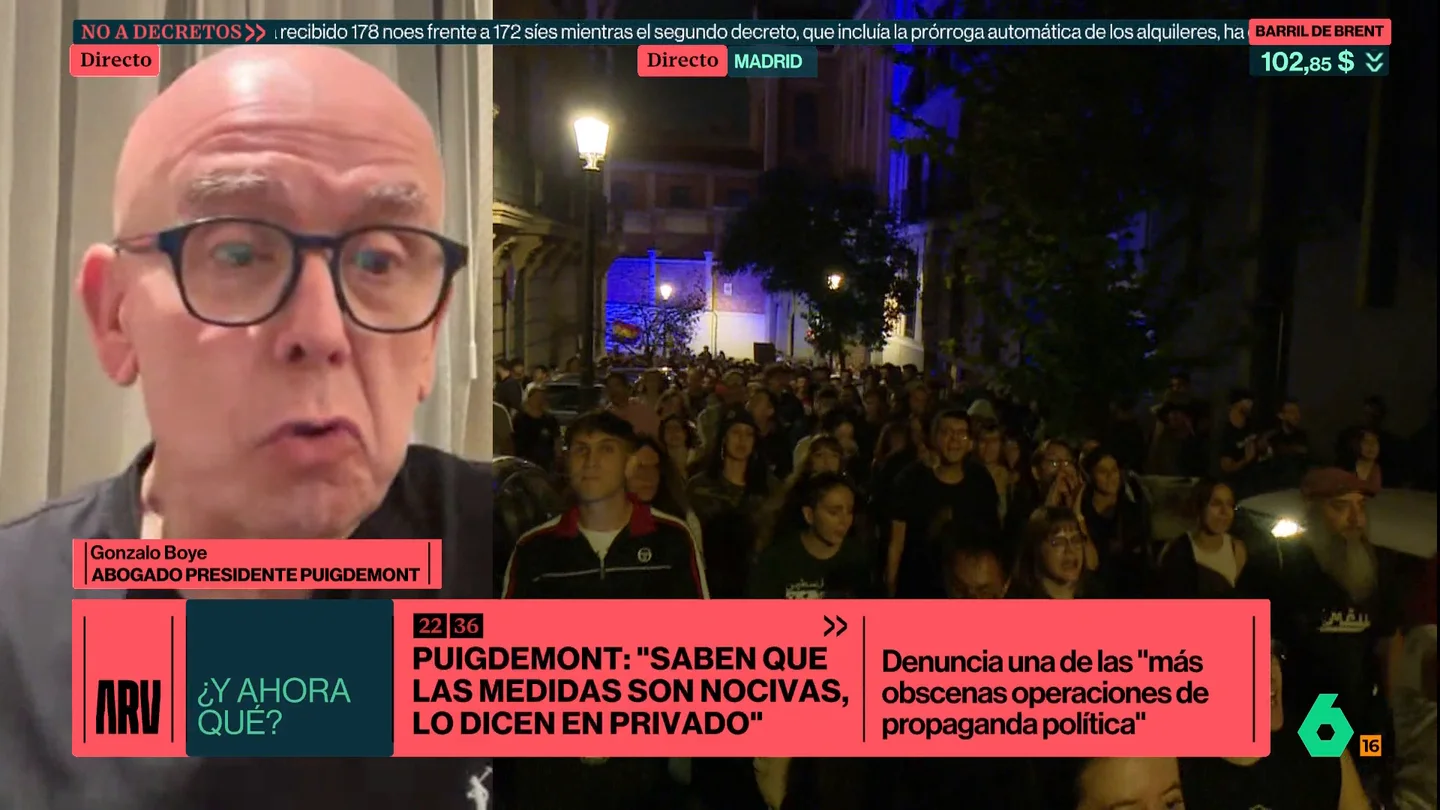 Gonzalo Boye, abogado de Puigdemont, tras el 'no' de Junts a los decretos: "Tiene la costumbre de estar señalado y lo encaja bien" Gonzalo Boye, abogado de Carles Puigdemong, asegura que ha hablado con el líder de Junts tras el 'no' a los decretos de vivienda. Asegura que si el Gobierno aceptara el texto presentado por Miriam Nogueras, el decreto se aprobaría "mañana".