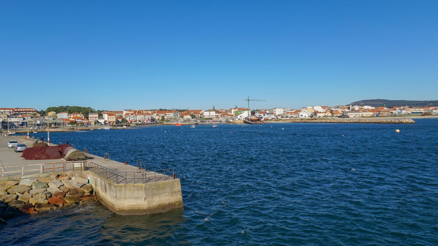 puerto pesquero de Aguino en Ribeira, A Coru&ntilde;a