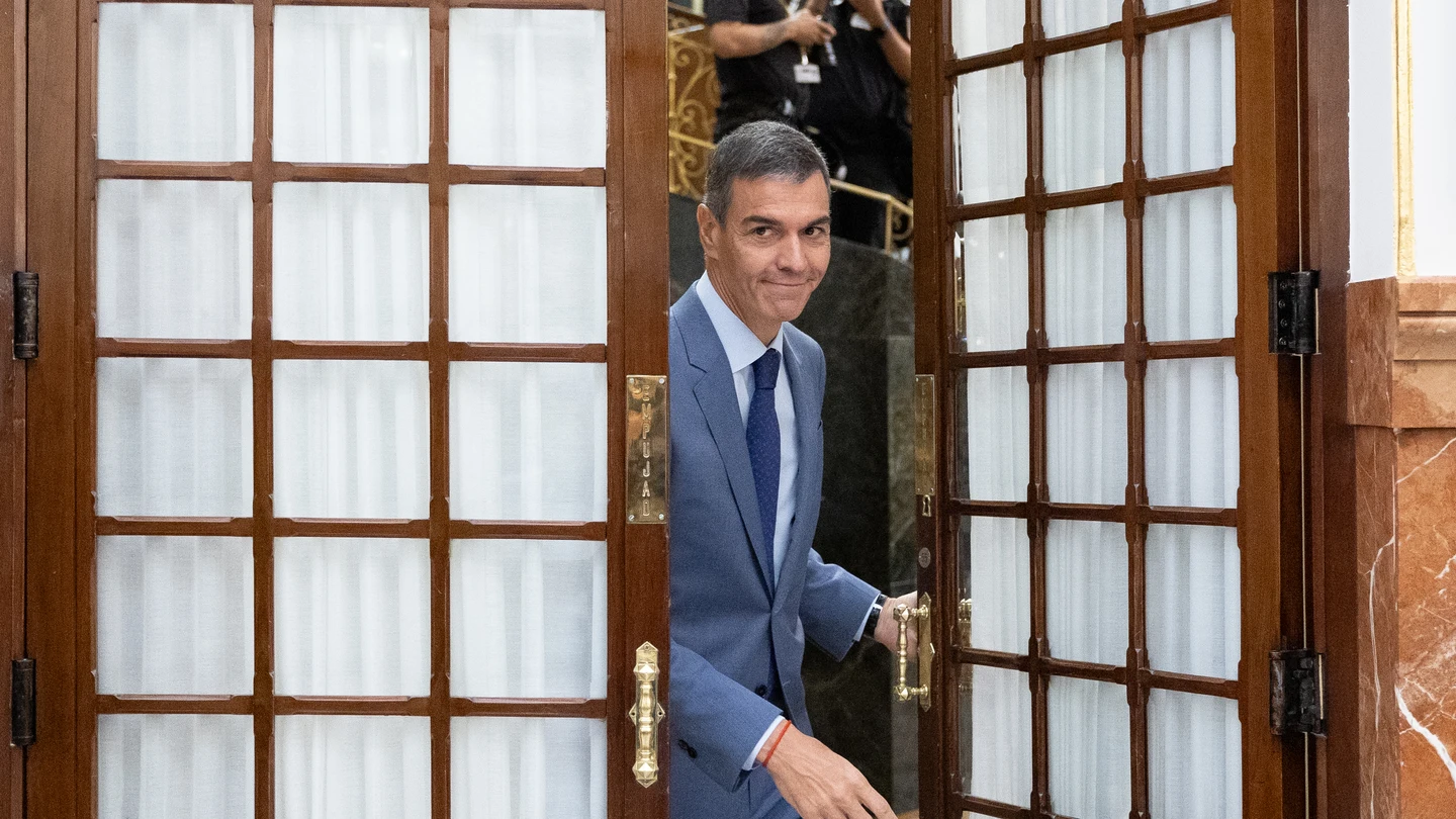 Pedro Sánchez, saliendo del Congreso de los Diputados Pedro Sánchez, saliendo del Congreso de los Diputados