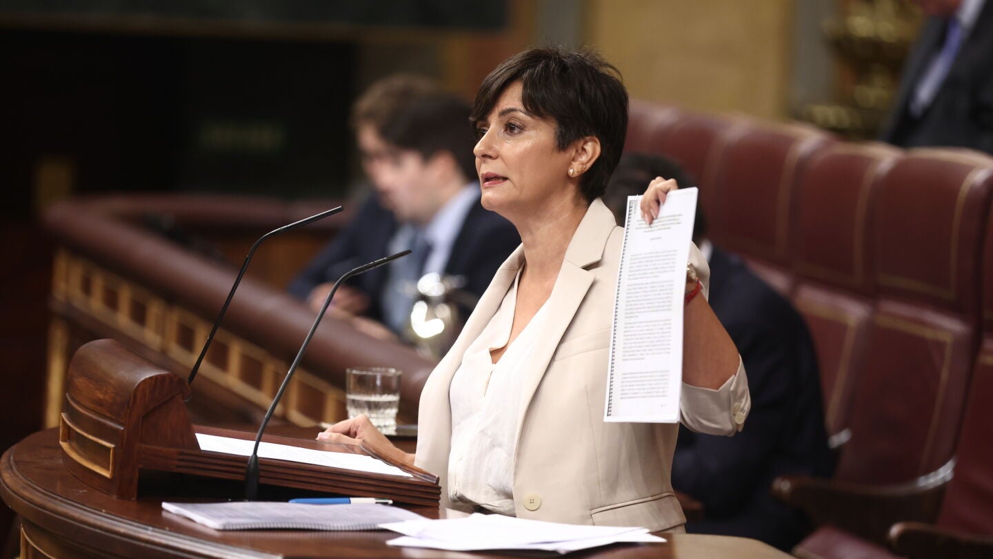La ministra de Vivienda y Agenda Urbana, Isabel Rodr&iacute;guez, interviene durante una sesi&oacute;n plenaria, en el Congreso de los Diputados, a 2 de octubre de 2026, en Madrid (Espa&ntilde;a). 