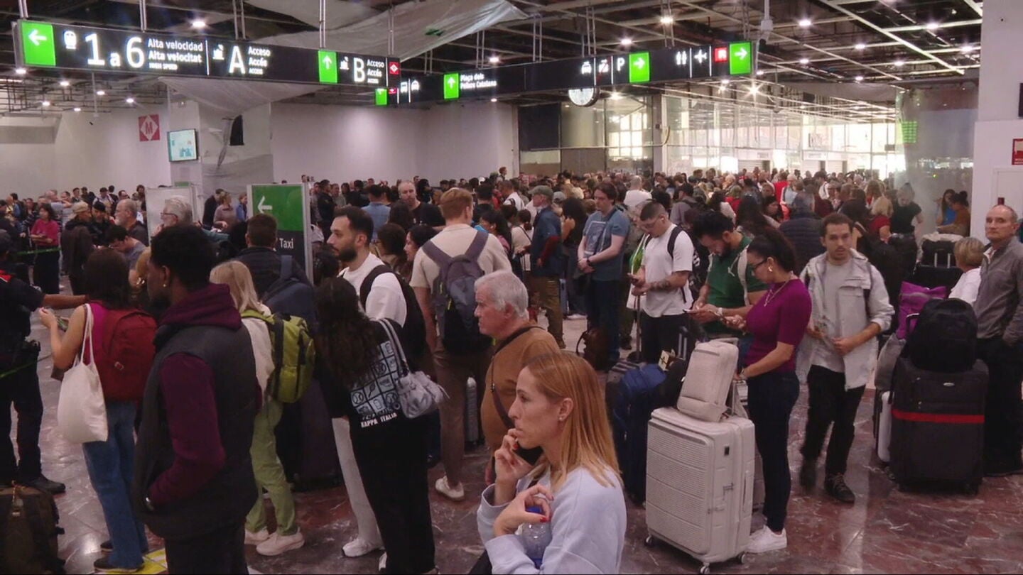 El temporal da una tregua en Catalu&ntilde;a, pero deja un reguero de incidencias: caos en Sants, vuelos cancelados y carreteras cortadas