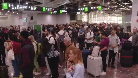 El temporal da una tregua en Cataluña, pero deja un reguero de incidencias: caos en Sants, vuelos cancelados y carreteras cortadas El temporal da una tregua en Cataluña, pero deja un reguero de incidencias: caos en Sants, vuelos cancelados y carreteras cortadas