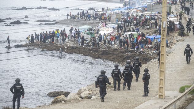 Los migrantes desalojados del Trampol&iacute;n se dividen entre los que regresan a Marruecos y los que prefieren filiarse