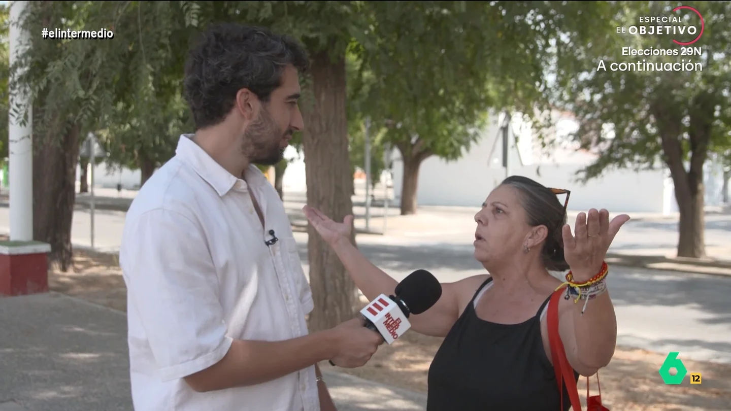 Una vecina de Marinaleda sorprende a Isma Juárez con el precio de su vivienda: "¡En 38 años, 10.944 euros!" Una vecina de Marinaleda sorprende a Isma Juárez con el precio de su vivienda: "¡En 38 años, 10.944 euros!"